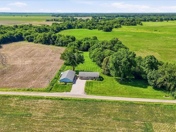 14201 Williamson Rd, Virden, IL 62690