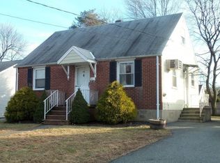 88 Jackson Ave, Pompton Plains, NJ 07444
