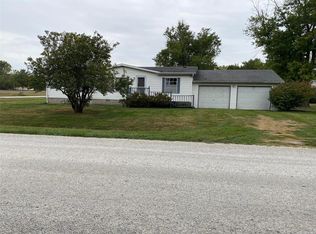 417 E Allen Ave, Witt, IL 62094
