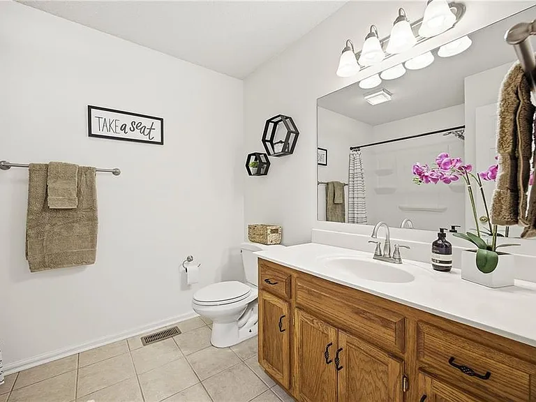 15209 Lamar Ave — Photo 12