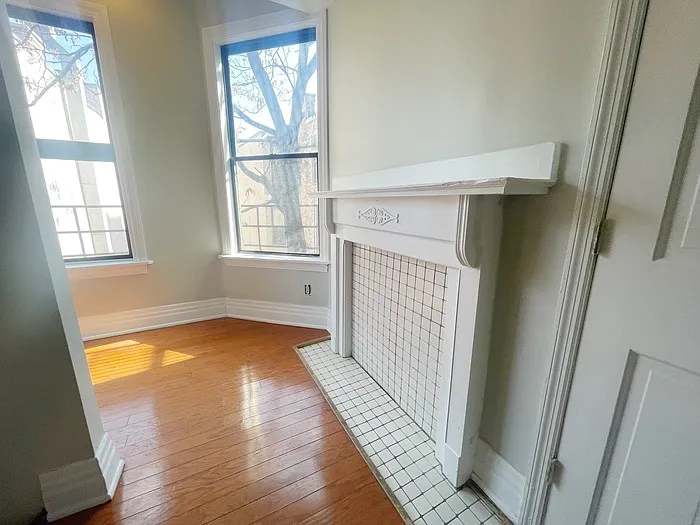 211 W 9th St #4 — Photo 5