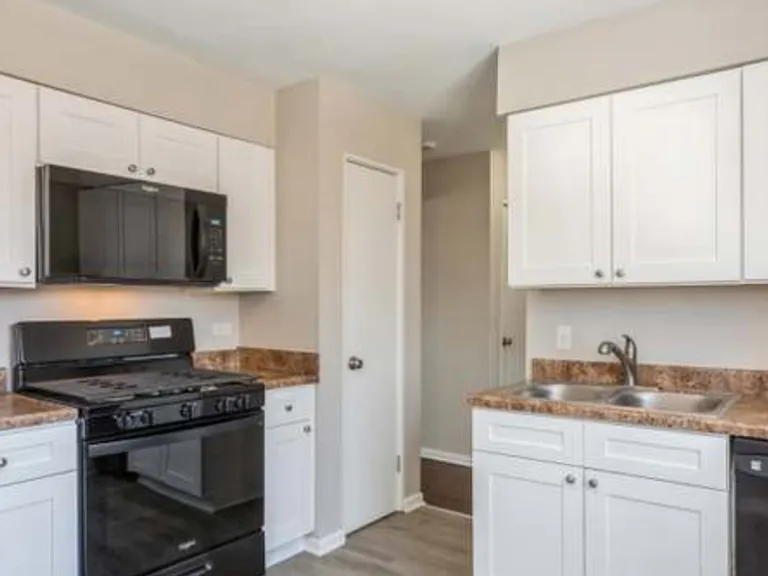 4740 Main St #D — Photo 7