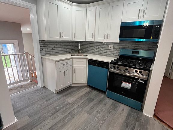 4th image of 245 Warren Street