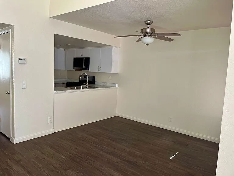 3bed,2bath townhome. Half off rent for January 2024! — Photo 17