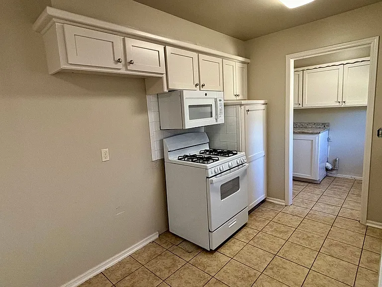 709 Sunset Dr — Photo 6