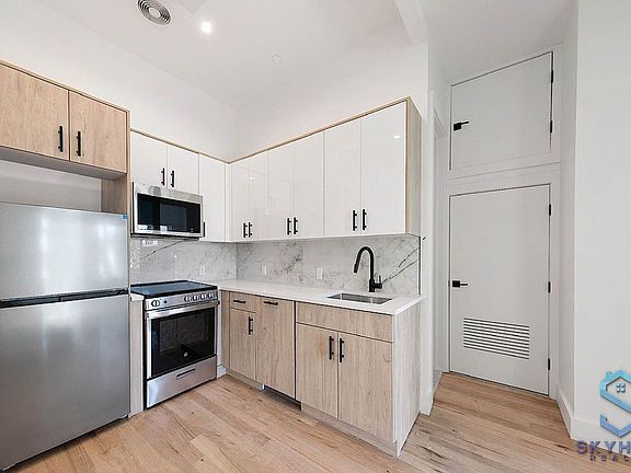 5th image of 897 New York Ave #4M