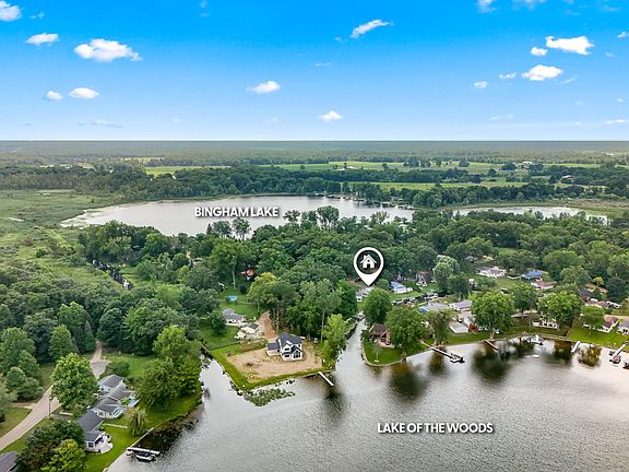 4th image of 482 Swan Ln