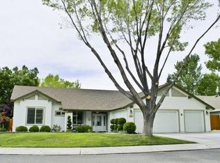 2326 Navajo Cir, Bishop, CA 93514