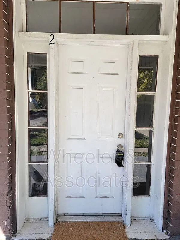 1 bed, 1.0 bath, 500 sqft, $895 — Photo 2