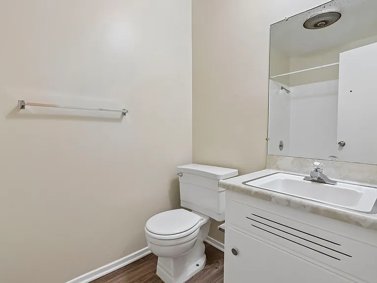 East Cypress — Photo 15
