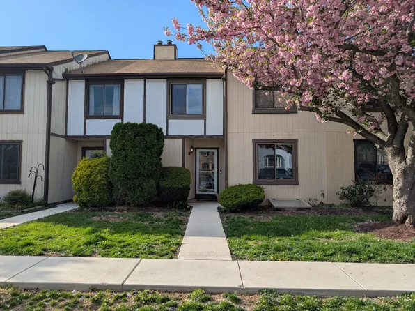 43-5 Azalea Way, Reading, PA 19606