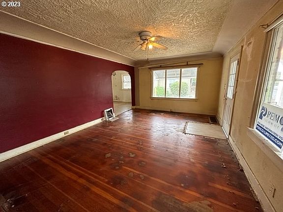 5th image of 954 Park St