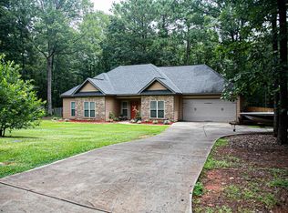 832 Grantham Dr, Cataula, GA 31804