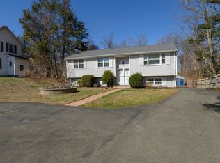 579 W Woods Rd, Hamden, CT 06518