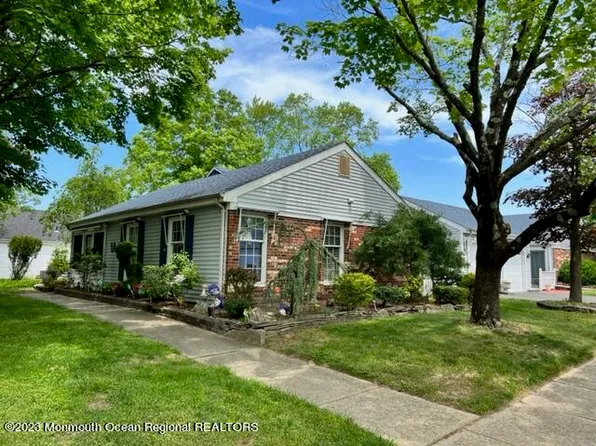 1A Dogwood Court, Lakewood, NJ 08701