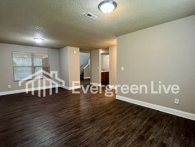 4 bed, 2.0 bath, 1950 sqft, $1,645 — Photo 4