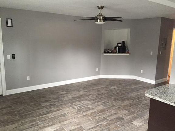 3rd image of 4065 Edgewater Dr #B