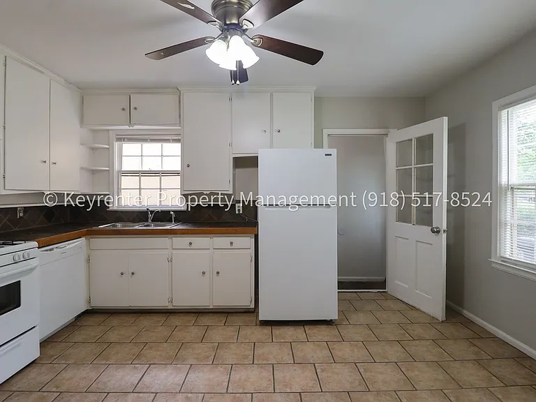 3322 E 23rd St — Photo 12