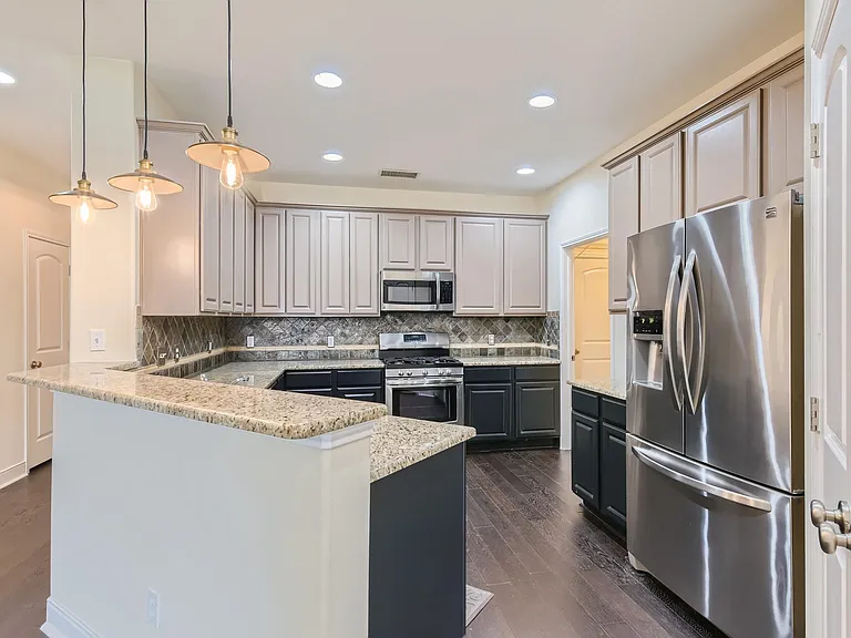 2210 Onion Creek Pkwy #402 — Photo 9