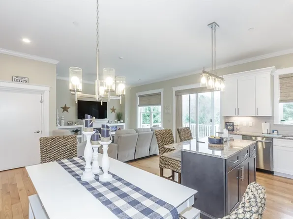 1 Jana Way #E, Merrimac, MA 01860