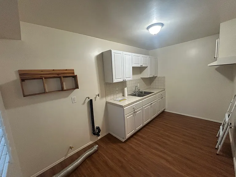 212 1/2 E Maple Ave #C — Photo 5