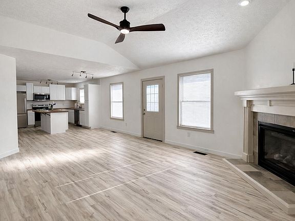 5th image of 950 E Lily Drive