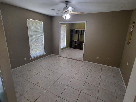 3rd image of 12118 Sela Ln