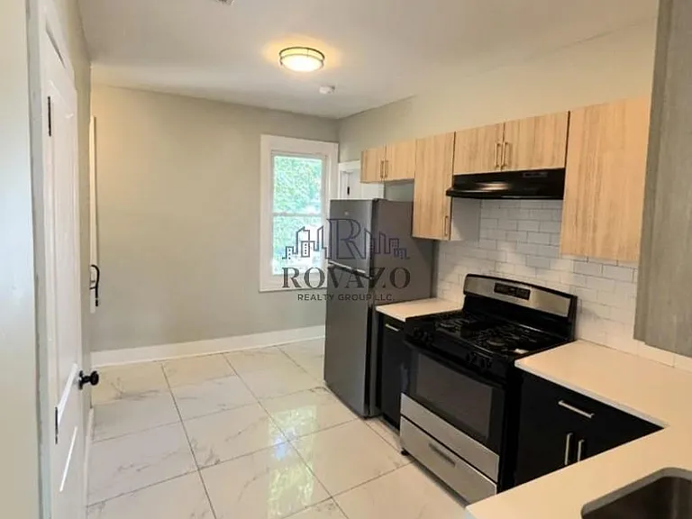 154 Sanford St #2 — Photo 2