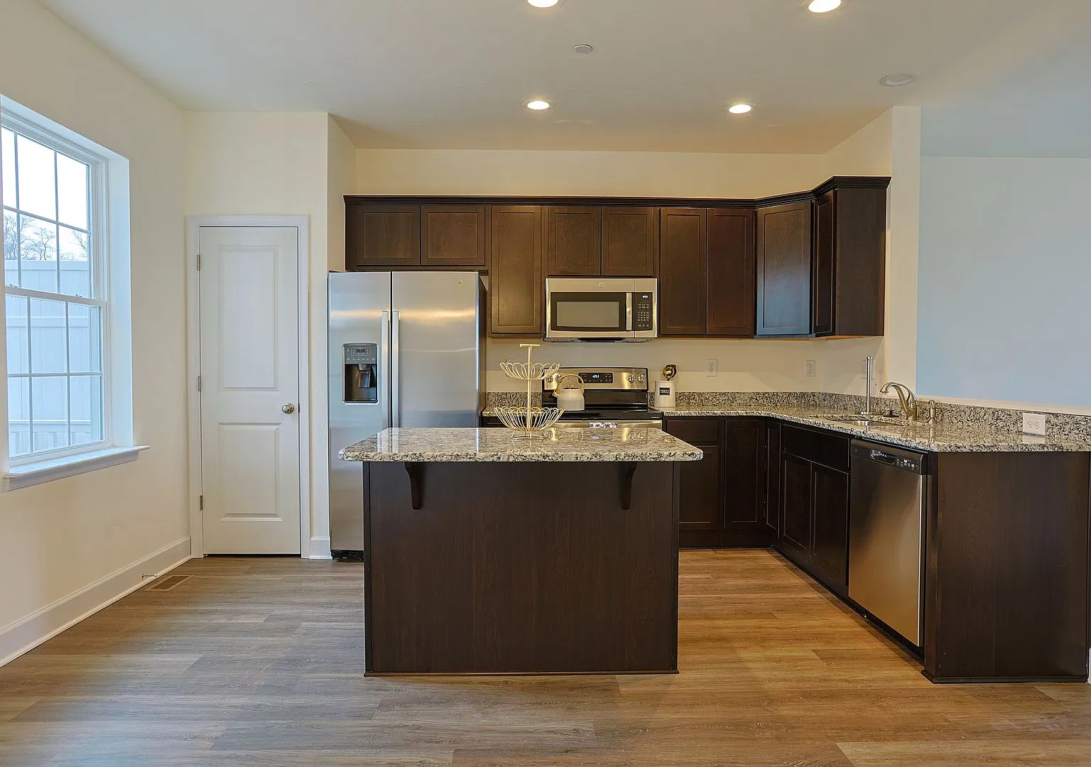 3 Bedroom Townhome! — Photo 2