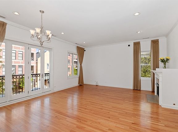 3rd image of 2008 W Homer St N #2B