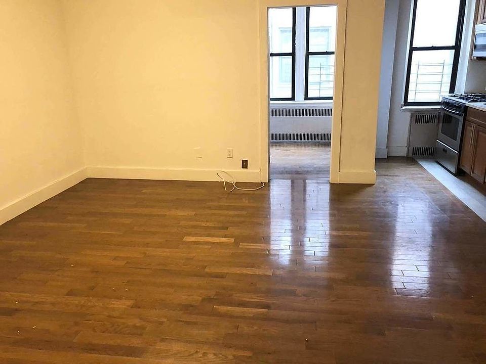 2nd image of 31 E 21st St APT 1A