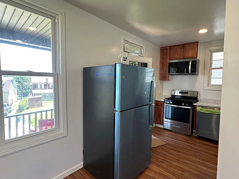 1469 Franklin St — Photo 5
