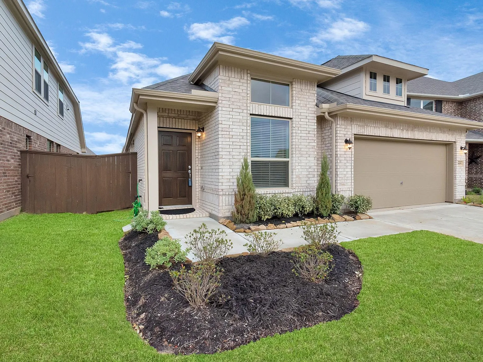 4 bed, 2.0 bath, 1792 sqft, $2,300 — Photo 2