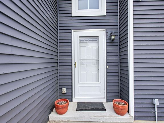 3rd image of 557 Swan River Dr