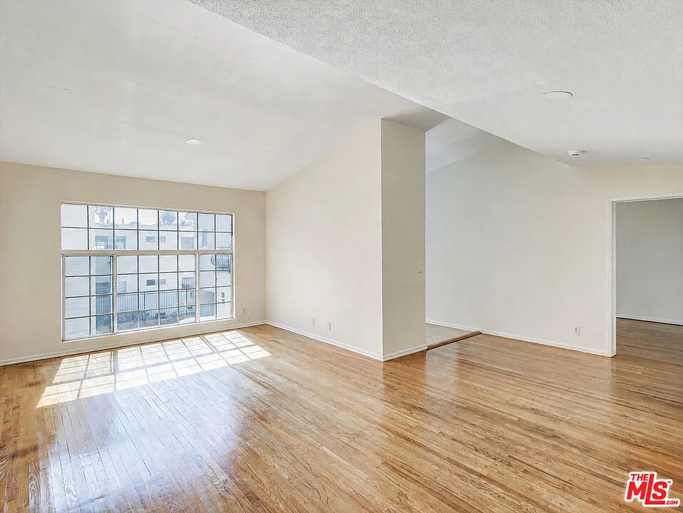2 bed, 1.0 bath, 1400 sqft, $2,700 — Photo 2