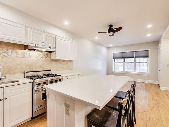 3rd image of 2323 W Dickens Ave #1
