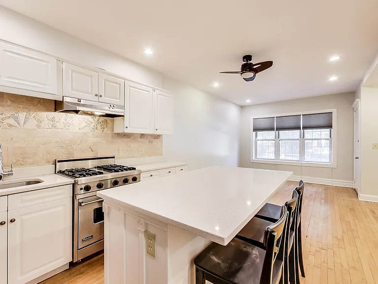2323 W Dickens Ave #1 — Photo 3