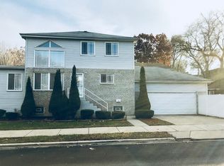 7600 S Ridgeland Ave, Chicago, IL 60649