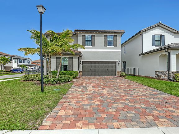 3rd image of 4740 Chantilly