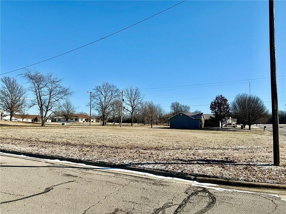 2nd image of 321 Kay Ln