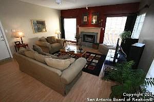 4th image of 915 Hedgestone Dr