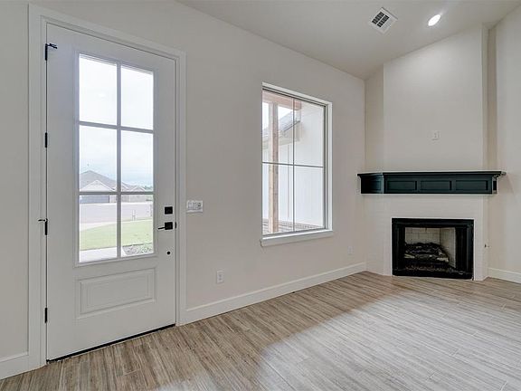3rd image of 1804 Hollow Crest Ln