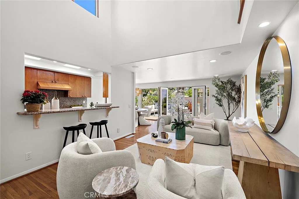 4 bed, 3.5 bath, 2123 sqft, $12,000 — Photo 4