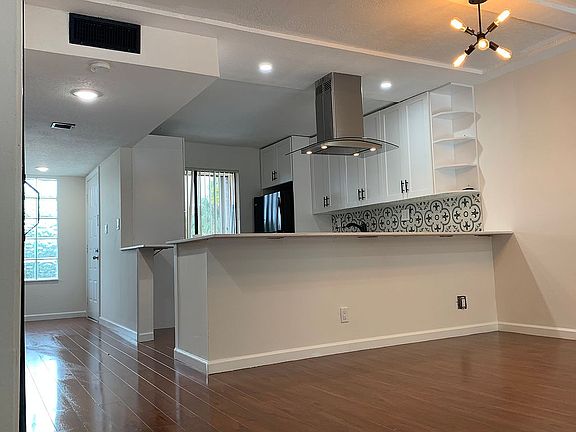 5th image of 331 Lakeview Dr APT 205