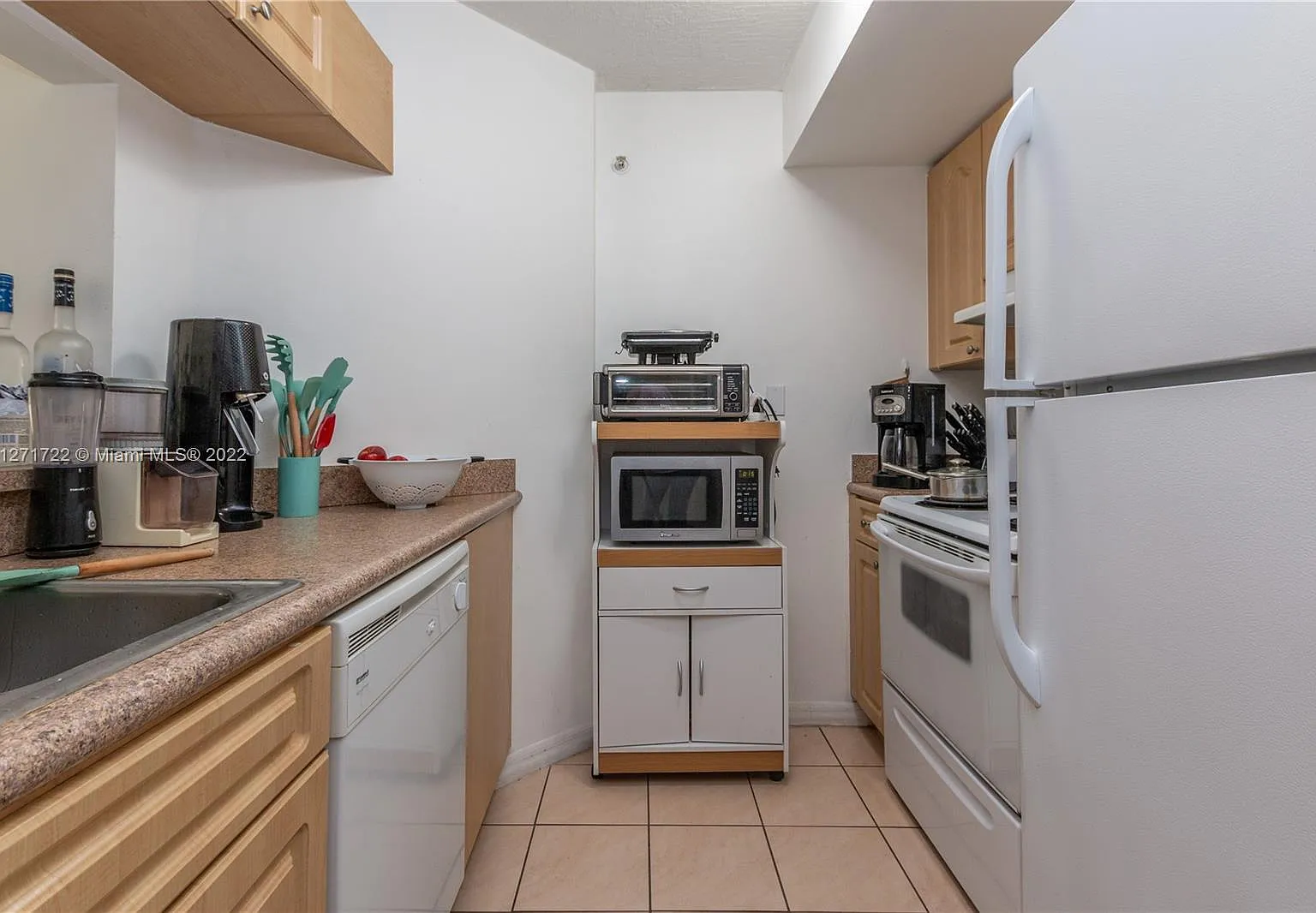 3 bed, 1002 sqft, $2,600 — Photo 1