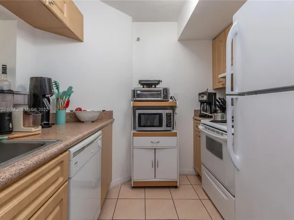 102 SW 6th Ave APT 202, Miami, FL 33130