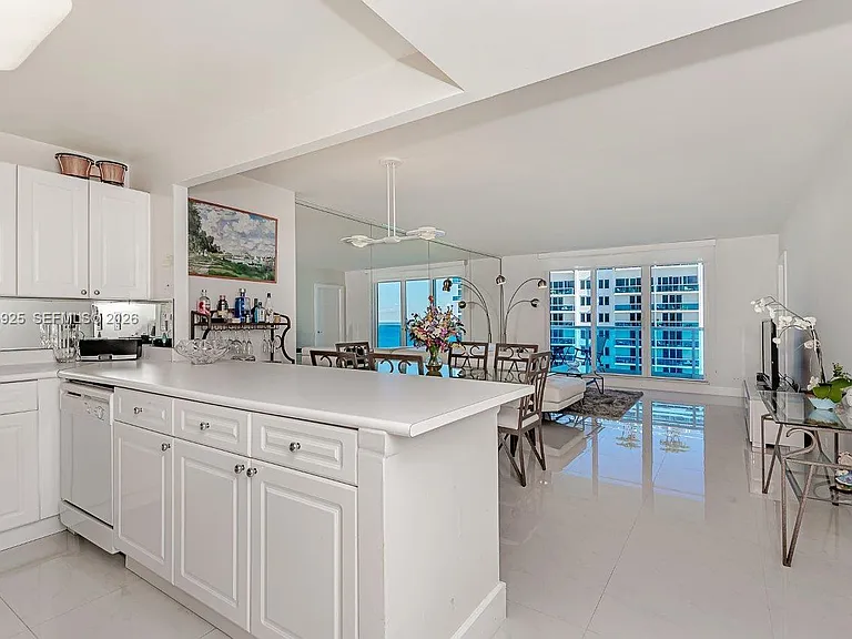 2301 Collins Ave #1416 — Photo 5