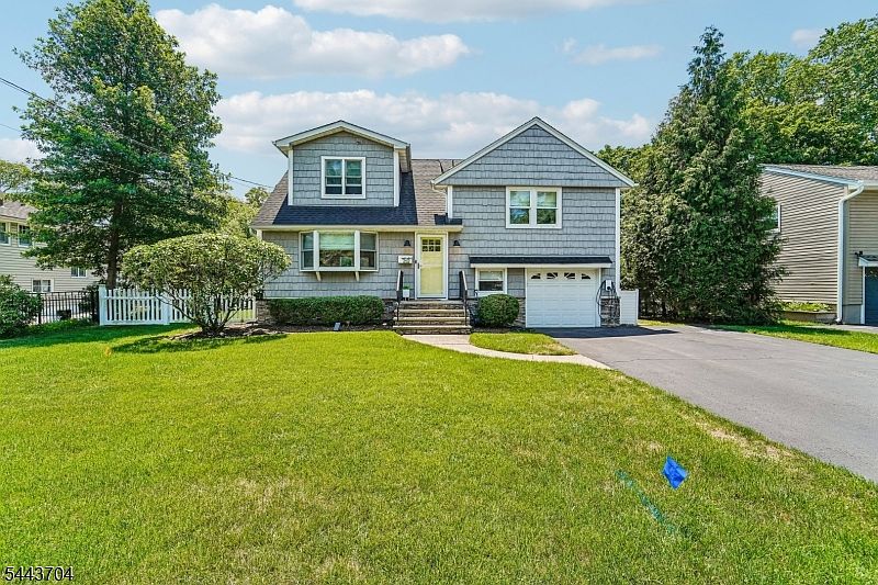 1st image of 252 Canterbury Pl