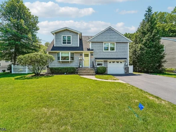 252 Canterbury Pl, Ridgewood Village, NJ 07450