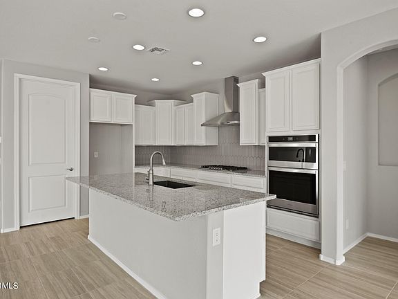 3rd image of 27049 W KERRY Lane